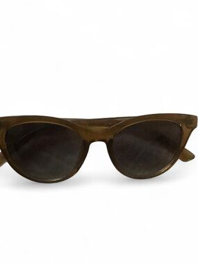 Classic Vintage 1950s Inspired Women's Cat Eye Sunglasses in Brown